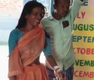 Anganwadi worker comes to work with IV drip|ಐವಿ ಡ್ರಿಪ್  ಹಾಕಿಸಿಕೊಂಡೇ ಕೆಲಸಕ್ಕೆ ಬಂದ ಅಂಗನವಾಡಿ ಕಾರ್ಯಕರ್ತೆ|Speed News Kannada