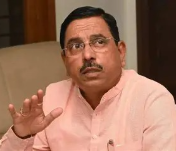  Minister Pralhad Joshi | ಮುಸ್ಲಿಂ ಓಲೈಕೆಗಾಗಿ SC ST OBC ಹಕ್ಕು ಲೂಟಿ ಸಿಎಂ ಸಿದ್ದರಾಮಯ್ಯ ವಿರುದ್ದ ಸಚಿವ ಪ್ರಲ್ಹಾದ ಜೋಶಿ ವಾಗ್ದಾಳಿ | Speed News Kannada