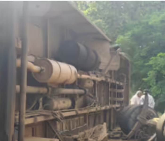 davanagere; bus axel cut, one died, 20 serious| ದಾವಣಗೆರೆ: ಆ್ಯಕ್ಸಲ್  ಕಟ್‌, ಬಸ್ ಪಲ್ಟಿಯಾಗಿ ಓರ್ವ ಸಾವು, 20 ಮಂದಿ ಗಂಭೀರ| Speed News Kannada