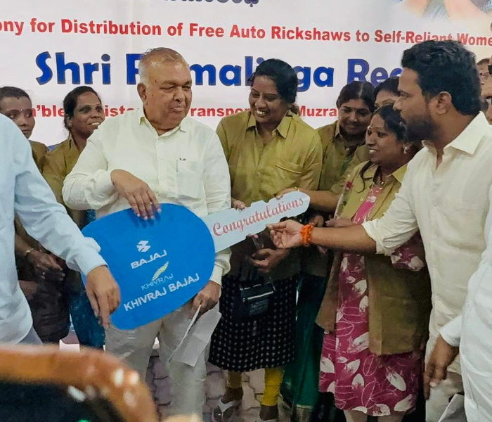 ಸ್ವಂತ ವೆಚ್ಚದಲ್ಲಿ ಮಹಿಳೆಯರಿಗೆ 10 ಉಚಿತ ಇವಿ ಆಟೋ ವಿತರಿಸಿದ ಸಾರಿಗೆ ಸಚಿವ ರಾಮಲಿಂಗಾ ರೆಡ್ಡಿ| Speed News Kannada