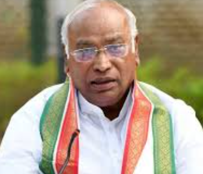  ಕಚ್ಚಾ ತೈಲ ಬೆಲೆ ಇಳಿದಿದೆ: ಆದರೂ ಪೆಟ್ರೋಲ್, ಡೀಸೆಲ್ ದರ ಏರಿಕೆ ಏಕೆ?: ಖರ್ಗೆ ಪ್ರಶ್ನೆ| Speed News Kannada