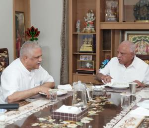 B.L. Santosh meets BSY | ರಾಜಕೀಯದಲ್ಲಿ 5 ದಶಕ ಬಿಎಸ್‌ವೈ ಭೇಟಿ ಮಾಡಿ ಅಭಿನಂದನೆ ಸಲ್ಲಿಸಿದ ಬಿ ಎಲ್ ಸಂತೋಷ್ | Speed News Kannada