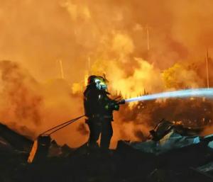 Massive explosion at Chinese fireworks factory | ಚೀನಾದ ಪಟಾಕಿ ಉತ್ಪಾದನಾ ಘಟಕದಲ್ಲಿ ಭೀಕರ ಸ್ಫೋಟ 21 ಮಂದಿಯ ದಾರುಣ ಅಂತ್ಯ | Speed News Kannada