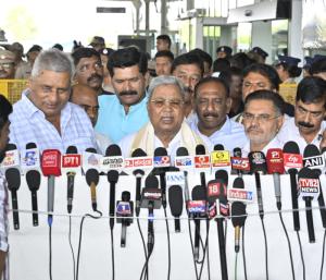 if highcommand wishes will continue as cm for 5 years;siddaramaiah| ಹೈಕಮಾಂಡ್ ಹೇಳಿದ್ರೆ ನಾನೇ 5 ವರ್ಷ ಸಿಎಂ; ಸಿದ್ದರಾಮಯ್ಯ ಪುನರುಚ್ಛಾರ| Speed News Kannada