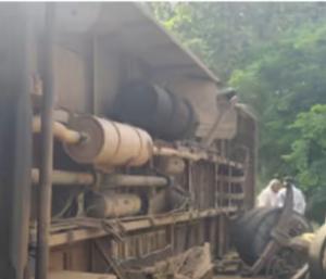 davanagere; bus axel cut, one died, 20 serious| ದಾವಣಗೆರೆ: ಆ್ಯಕ್ಸಲ್  ಕಟ್‌, ಬಸ್ ಪಲ್ಟಿಯಾಗಿ ಓರ್ವ ಸಾವು, 20 ಮಂದಿ ಗಂಭೀರ| Speed News Kannada