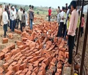 Temple wall collapses | ರಾಜ್ಯದ ಗಡಿಭಾಗದಲ್ಲಿ ಭೀಕರ ದುರಂತ ದೇವಸ್ಥಾನದ ಗೋಡ...