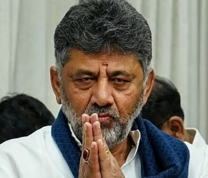 ಪ್ರಮಾಣವಚನಕ್ಕೂ ಮುನ್ನ ಗಾಂಧಿ ಕುಟುಂಬದ ನೆರವು ಸ್ಮರಿಸಿದ ಶಿವಕುಮಾರ್‌| Speed News Kannada