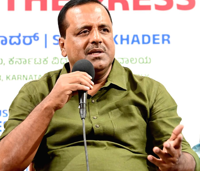UT KHADER | ಇಂದು ಚಪ್ಪಲಿ ಎಸೆದವರೇ ನಾಳೆ ಹಾರ ಹಾಕ್ತಾರೆ: ಸಚಿವ ಯು ಟಿ ಖಾದರ್ | SNK