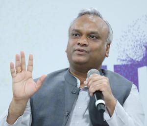 PRIYANK KHARGE | ಸಚಿವ ಪ್ರಿಯಾಂಕ್ ಖರ್ಗೆ ಅಧಿಕೃತ ಕಾರಿನಿಂದಲೇ ಸಂಚಾರ ನಿಯಮ ...