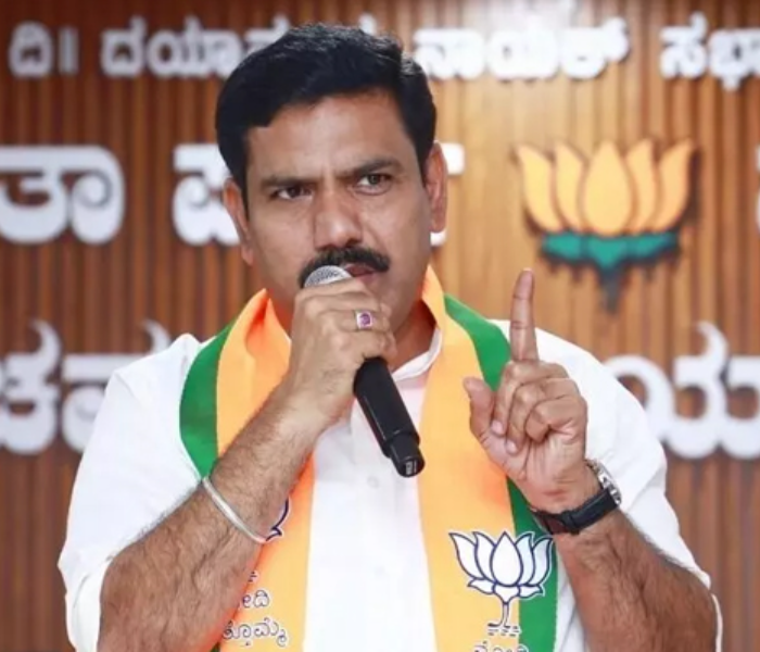 BJP BY VIJAYENDRA | ಬಿತ್ತನೆಯಾಗದೆ ಕಂಗಾಲಾದ ರೈತರು ಪ್ರತಿ ಎಕರೆಗೆ ₹50000 ಪರಿಹಾರ ಕೊಡಿ ಎಂದ ವಿಜಯೇಂದ್ರ! | SNK