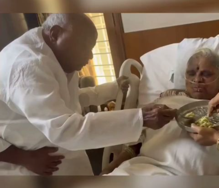 Final words Deve Gowda spoke to Chennamma | ನಾನು ನಿನ್‌ ಜೊತೆ ಇರ್ಬೇಕೋ ಬೇಡ್ವೋ? ಕಣ್ಣೀರು ತರಿಸುತ್ತೆ ದೇವೇಗೌಡ್ರು ಚೆನ್ನಮ್ಮಗೆ ಹೇಳಿದ ಕೊನೆ ಮಾತು! | SNK