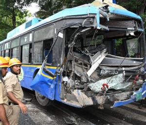 BMTC | ಬಿಎಂಟಿಸಿ ಬಸ್‌ಗಳ ನಡುವೆ ಭೀಕರ ಡಿಕ್ಕಿ ಚಾಲಕನ ವಿರುದ್ಧ FIR! | SNK