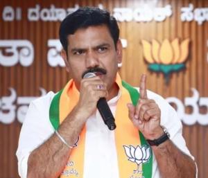 BJP BY VIJAYENDRA | ಬಿತ್ತನೆಯಾಗದೆ ಕಂಗಾಲಾದ ರೈತರು ಪ್ರತಿ ಎಕರೆಗೆ ₹50000 ಪರಿಹಾರ ಕೊಡಿ ಎಂದ ವಿಜಯೇಂದ್ರ! | SNK